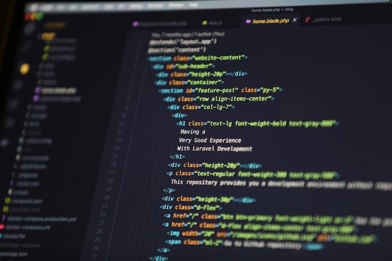 File tree in a code editor showing composer.json, package.json and docker-compose.yml