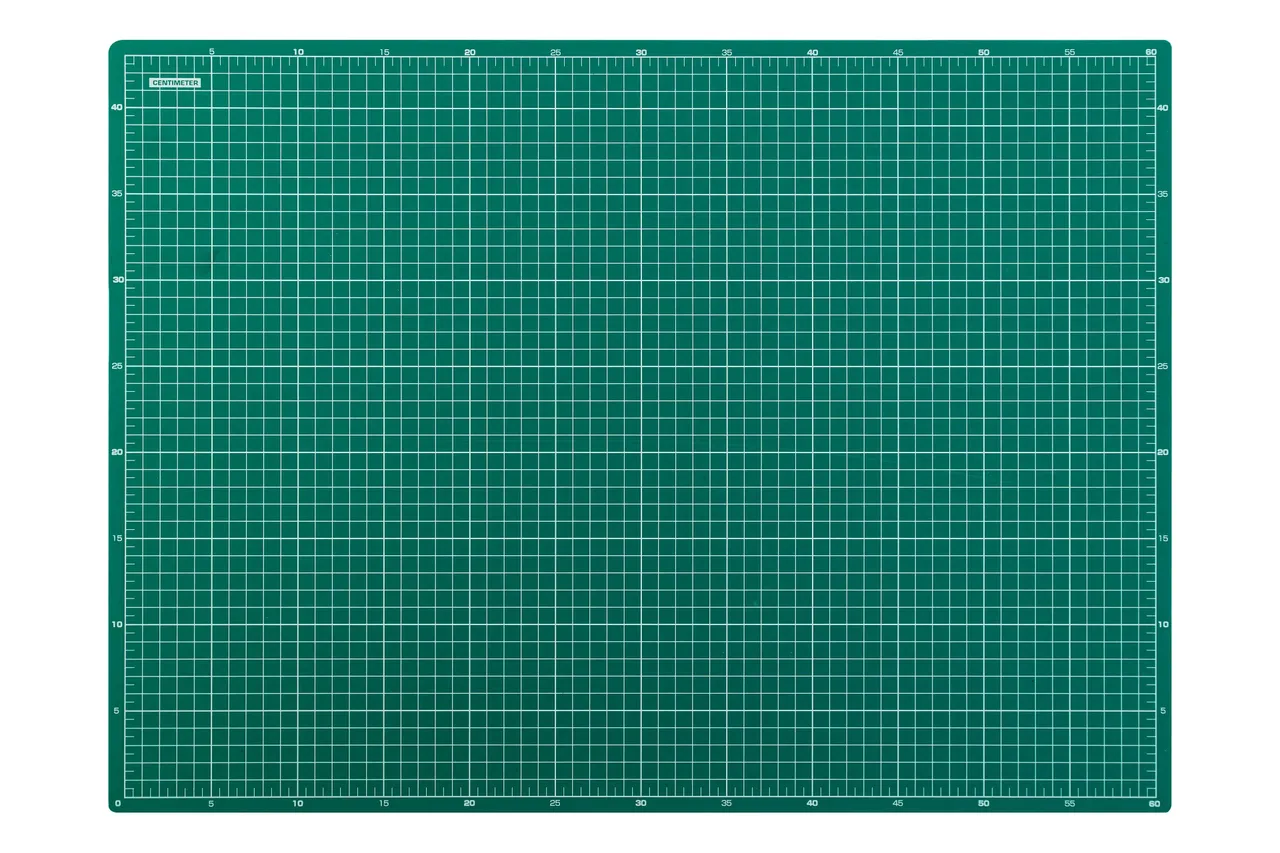 Tappetino da taglio verde con griglia centimetrica e la scritta CENTIMETER