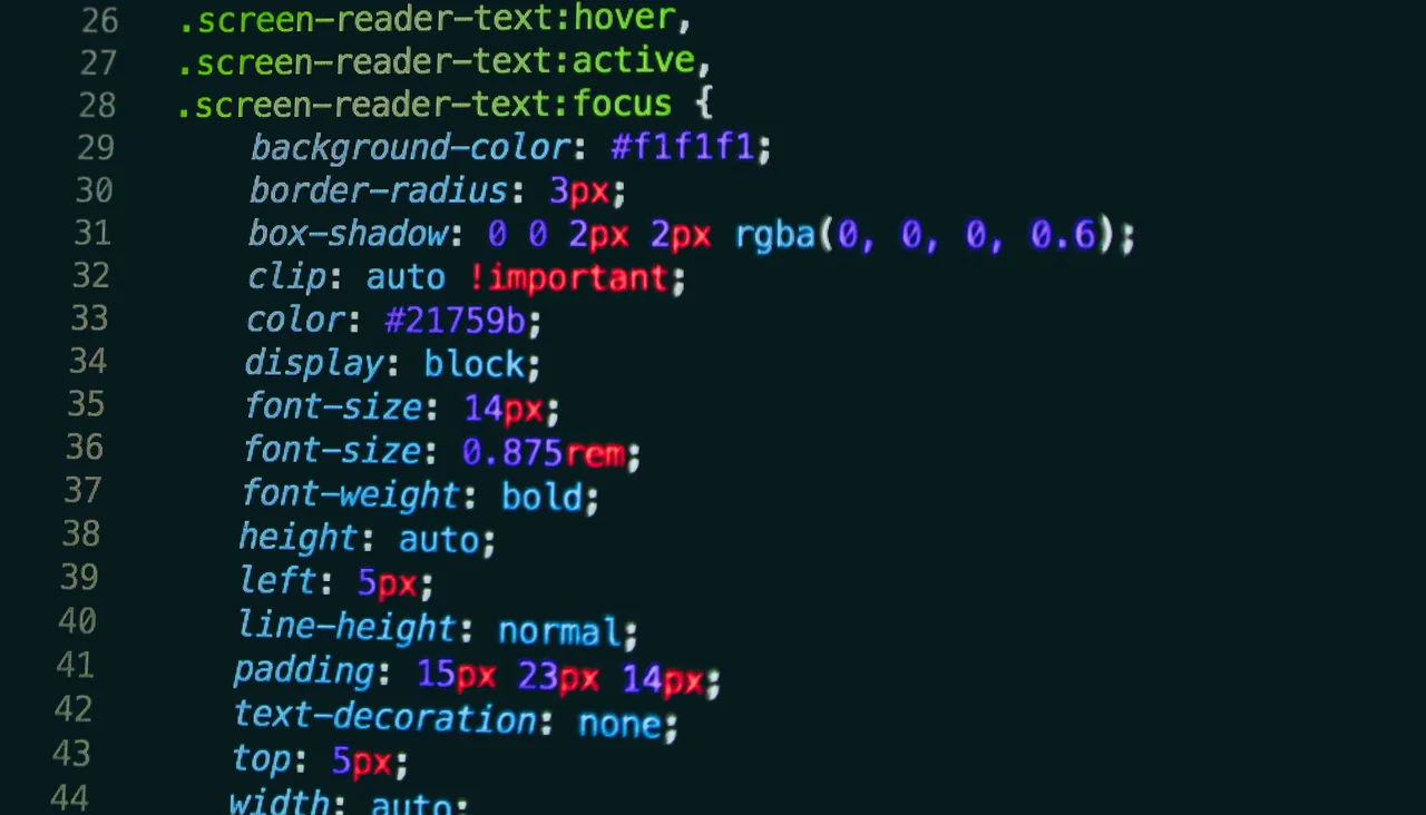 Kod CSS z deklaracjami font-size: 14px i font-size: 0.875rem zapisanymi jedna pod drugą